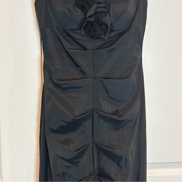 Cache Black Rosette V-neck Ruched Mermaid Gown 8/4 - Picture 3 of 9